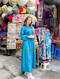Silk pleated dress close to the armpit