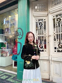 Áo nhung chần bông thêu